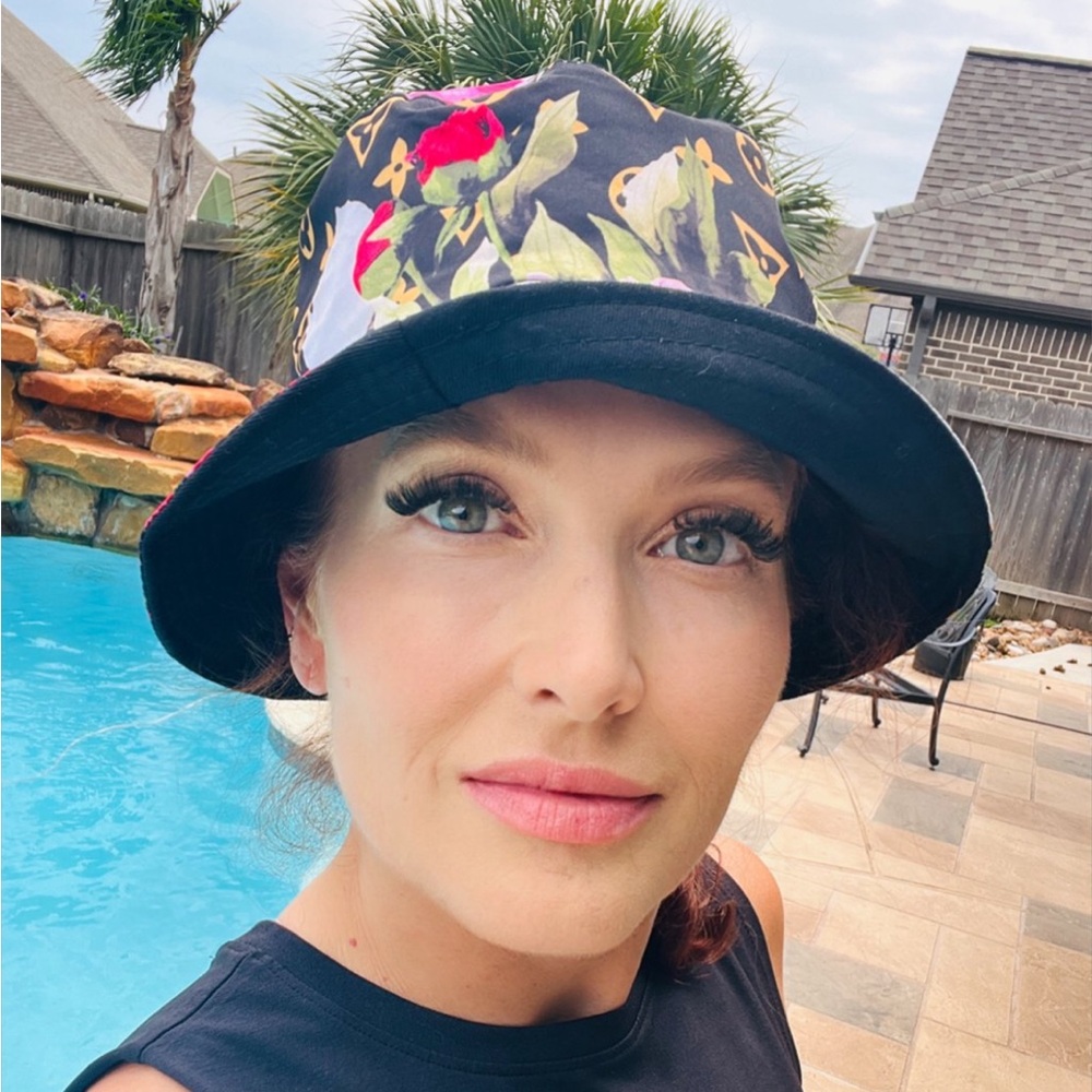 🩷🎉NWT 🎉🩷 FAUX LV BUCKET HAT